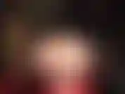 Ami i piedi e il culo. La padrona mostra il suo bellissimo culo sinuoso e i suoi bei piedi nudi.