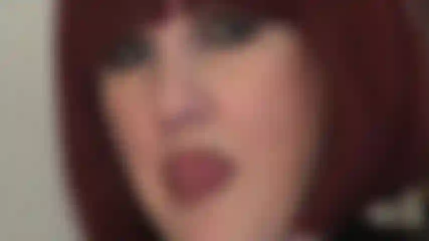 Senza sapere cosa succede lì sotto... Forse mi sono lasciata trasportare e mi sono abbandonata un po' troppo ai miei piaceri... Lascia correre la tua immaginazione. Divertiti... :-).