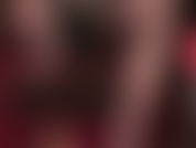 Dipendente dai piedi e dagli strapon: la mia padrona rende questo enorme strapon nero ancora più appetitoso per te, strofinando i suoi piedi sulla testa del cazzo.