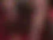 Dipendente dai piedi e dagli strapon: la mia padrona rende questo enorme strapon nero ancora più appetitoso per te, strofinando i suoi piedi sulla testa del cazzo.