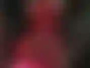 Dominatrice con strapon della bbc e adoratrice del culo in leggings rossi lucidi.