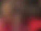 La padrona vivian munge il cazzo del tuo schiavo con i suoi piedi a strati di collant e calze.