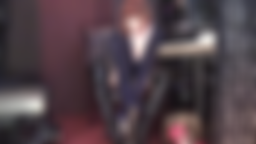 Il tuo piccolo cazzo è inferiore ai grossi cazzi neri della mia padrona. Il bbc ti eccita così tanto, accontenterai tutti i cazzi che indico, con la bocca spalancata per prendere i carichi più grossi.