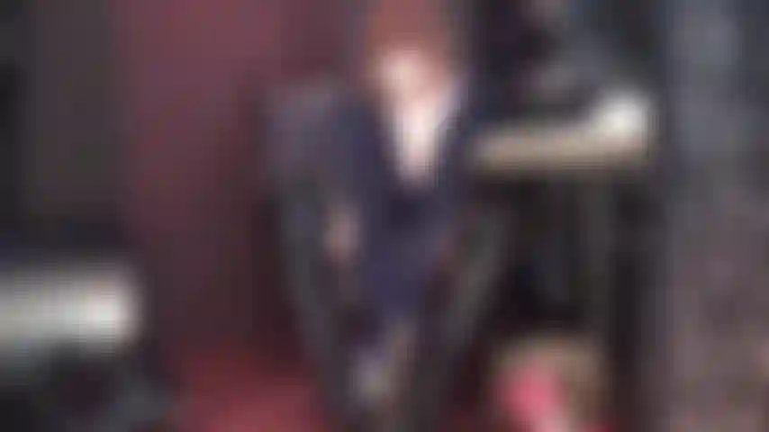 Il tuo piccolo cazzo è inferiore ai grossi cazzi neri della mia padrona. Il bbc ti eccita così tanto, accontenterai tutti i cazzi che indico, con la bocca spalancata per prendere i carichi più grossi.