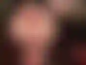 Sei dipendente dai piedi nudi, dalle gambe e dal culo della padrona vivian, ma non puoi resistere nemmeno a un grosso strap-on... Prendi tutto qui, guardami accarezzare un grosso cazzo bianco mentre la stuzzico con i piedi sudati.