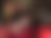 La padrona vivian indossa un completino succinto e sexy con perizoma sopra collant neri che mettono davvero in risalto le sue meravigliose natiche rotonde mentre si accarezza il suo grosso cazzo.