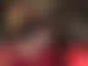 La padrona vivian indossa un completino succinto e sexy con perizoma sopra collant neri che mettono davvero in risalto le sue meravigliose natiche rotonde mentre si accarezza il suo grosso cazzo.