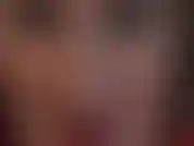 Non puoi resistere a queste labbra... Faresti qualsiasi cosa quando la padrona ti stuzzica con le sue labbra rosse lucide, molto sexy e ipnotiche, la sua lunga lingua e i suoi penetranti occhi azzurri...