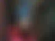 Un vestito in lattice blu che mette in risalto le curve fantastiche della padrona vivian, il suo sedere sexy e la scollatura, abbinato a guanti e stivali.