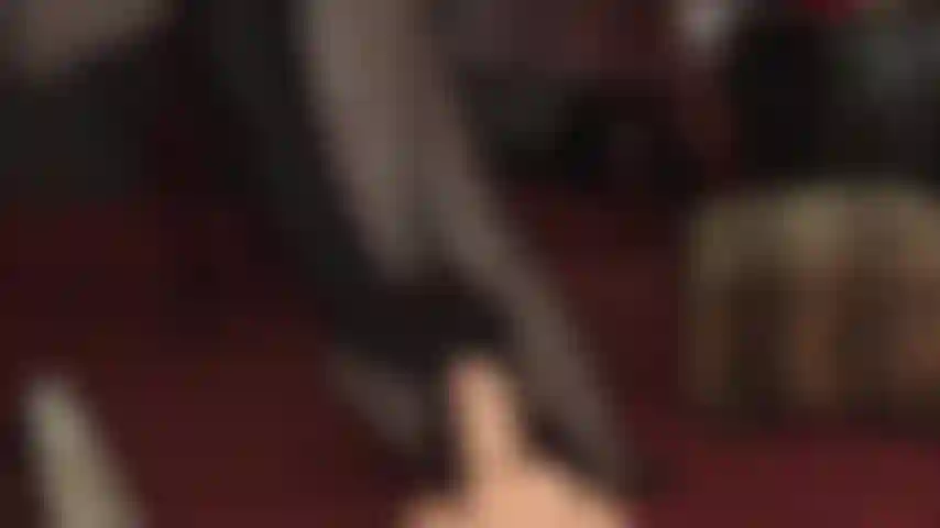 Footjob inverso in collant con giarrettiera, feticismo dei piedi, provocazione in nylon.