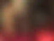 Adoro i pantaloncini di raso dorato lucido, abbinati a collant lucidi e calze in pizzo... Semplicemente wow!