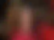 Sexy e attillata, con gambe nude e piedi lenti e sensuali, in lattice. Se ami i piedi perfetti e le lunghe gambe di mistress vivian, che terminano con una minigonna in lattice molto corta, questo è per te!