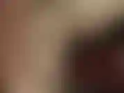 Con le mie graziose dita dei piedi in strati di collant lucidi.