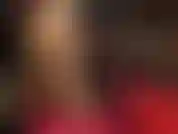 Mi stuzzica la padrona con le sue meravigliose gambe lunghe in collant lucidi e tacchi alti peeptoe.