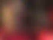 Una lenta e sensuale provocazione con calze a strati in pizzo sopra collant, gambe, piedi e tacchi.