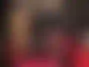 La tua dea esige l'adorazione delle sue gambe e dei suoi piedi lucidi in collant color abbronzatura scura, così come del suo grande strapon nero. Lo accarezzerò perché tu possa guardarlo, con i miei piedi proprio in faccia!