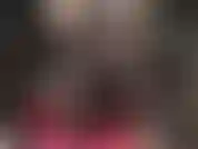 La tua sexy dea bionda indossa calze di pizzo sopra i collant, mettendo in mostra le sue gambe e il suo sedere sexy. Un paio di stivali alti e lucidi completano il look.