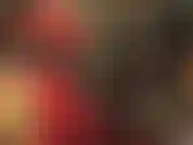 Una gigantesca bbc in tuta rossa con corsetto di pelle e guanti. Non ti piacerebbe essere scopata da una padrona che indossa un vestito sexy come quello?