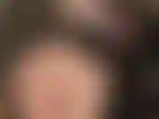 La padrona mostra il suo fantastico culo in un abito corto in pizzo di vinile e collant, stuzzicando il tuo cazzo.