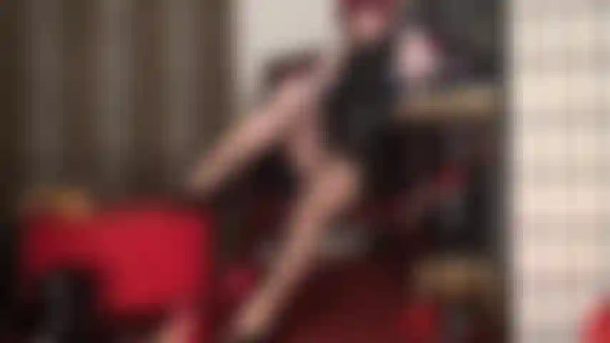 Rawr! Questi collant velati con stampa leopardata fanno emergere il tuo istinto animale. Inizi a chiederti come sarebbe leccarti la strada lungo queste gambe di nylon...