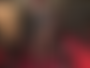 Sensuale presa in giro dei piedi: gli stivali di pelle della padrona sono una grande eccitazione per te, ma ancora di più per ciò che c'è dentro. Abbassa la cerniera con i denti e inala il profumo dei miei piedi, caldo e sudato.