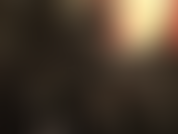 Feticista del lattice: guanti di gomma neri lucidi e caldi visti da vicino.