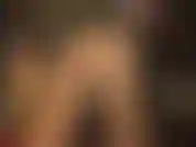 Un enorme cazzo nero delle dimensioni di un cavallo che penzola - oh sì, quell'enorme cazzo nero che penzola tra le mie gambe è così eccitante per te.