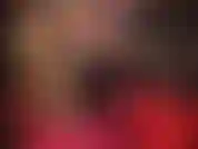 Masturbazione con guanti, gambe, tacchi e piedi in nylon lucido: minuscoli pantaloncini rossi metallizzati sopra collant estremamente lucidi, tacchi alti e piedi in nylon per stuzzicare i miei sottomessi.