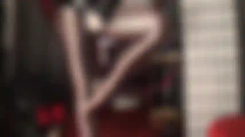 Collant leohex in spandex, pvc e strapon: collant in lycra marrone super lucido, pvc lucido e un grosso cazzo con cui nutrirti.