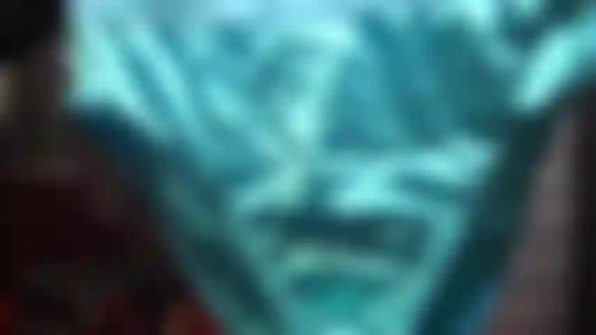 Panty tease: mutandine in raso blu acqua lucido con schiena intera su calze autoreggenti con cuciture color avorio.