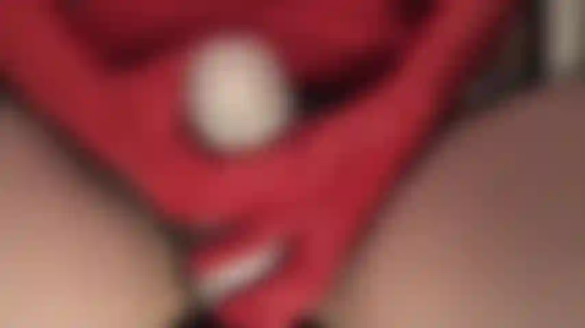 Mentre ti inginocchi davanti alla padrona vivian, lei masturba il suo grosso cazzo bianco e viene dritto nella tua bocca da puttana aperta. Sei una troia così affamata di sperma.