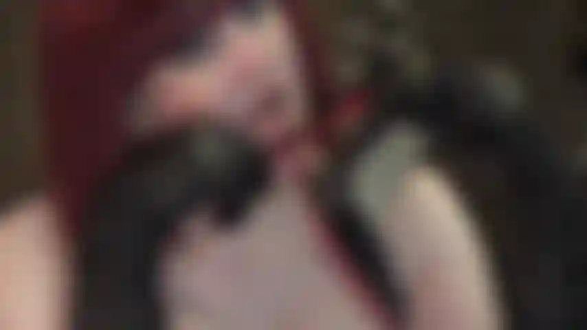 Adoratrice dei tacchi alti: la mia padrona sa quanto desideri sentire l'odore e il sapore dei suoi tacchi a spillo consumati, inalare il profumo inebriante dei suoi piedi mentre ti tocchi...