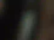 La padrona indossa due giacche corte in vinile sopra il lattice. Così stretta e lucida.