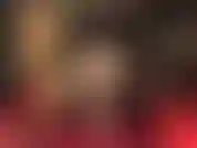 Gambe in collant lucidi, cavallo, piedi penzolanti in nylon. La padrona mi stuzzica con lunghe gambe in nylon e quello che c'è tra di esse.