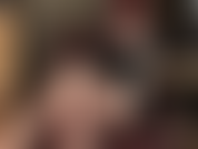 Le gambe incrociate della signora vivian sono una trappola per cazzi - oh, so che ami queste lunghe gambe, ma riesci a sopportare di avere il tuo cazzo avvolto nel nylon e schiacciato tra queste cosce...