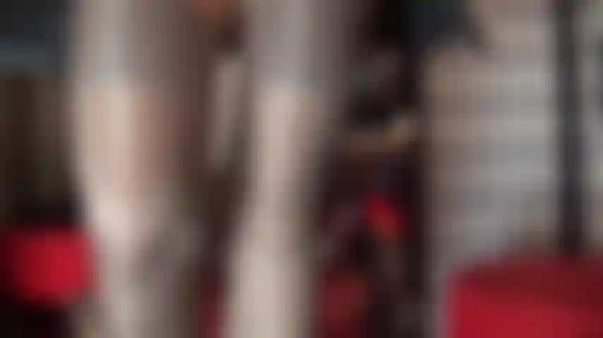 Sph, dominazione con strapon - la padrona vivian ti accarezza il tuo minuscolo pene insieme a uno dei suoi enormi cazzi neri dentro una calza. Se solo potessi competere con un cazzo di queste dimensioni, ma finirai solo per annegare nella sua enorme sborra...