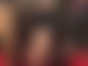 Piedi lucidi e lucidi da leccare.