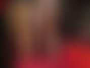 Sei pazza dei miei piedi in nylon, ma ami anche vedere un grosso cazzo nelle calze, quindi infilo uno dei miei enormi cazzi neri dentro la gamba per un enorme rigonfiamento che ti fa sbavare.