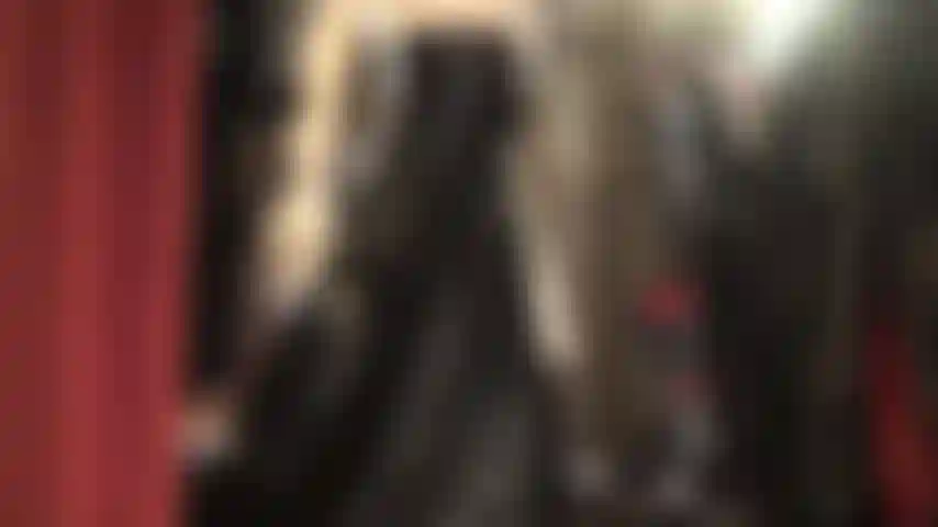 Un'infermiera di gomma ti aspetta... Vestita di lattice bianco e nero, questa infermiera è pronta per il tuo esame alla prostata.