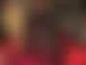 Nera e lucente - la dea ipnotica sfrutta tutti i tuoi feticismi... Abiti fetish in pvc lucido, collant neri di seta, guanti e tacchi a spillo lucidi. La padrona muove lentamente le gambe, i tacchi, i guanti...