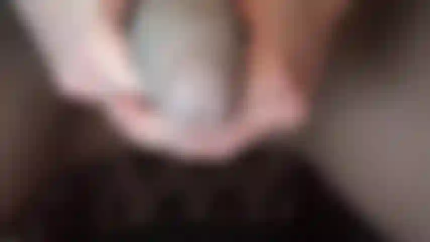 Non ne hai mai abbastanza del cazzo!! La padrona vivian ti ha reso dipendente dal cazzo e dalle palle, strofinandoteli su tutta la faccia. Succhia tutti quei grossi cazzi fino a prosciugarli, puttana!