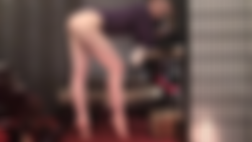 Nuda dai piedi al culo: non riuscirai a controllarti guardando gli alti archi della mia padrona in punta di piedi.