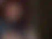 Annuso i miei piedi sudati di nylon.