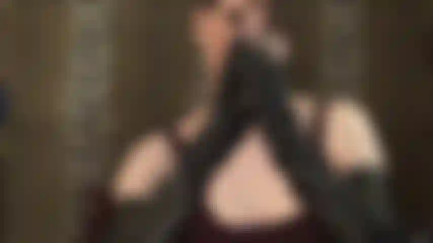 Amante dei guanti di pelle: quanto vorresti sentire questi splendidi e morbidi guanti di pelle nera che ti coprono la bocca e toccano il corpo...?