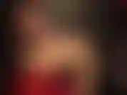 Con strati di collant dorati e lucidi, la padrona mostra le sue meravigliose gambe lunghe in nylon e le sue sexy décolleté con tacco alto e punta aperta. Queste curve ti rovineranno e ti prosciugheranno il portafoglio! Senti quelle palle piene...