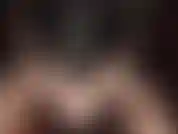 Pegging duro, scopata con lo strapon: mi piego per il grande strapon della mia padrona e bevo la saliva che gocciola dalle mie labbra con il rossetto nero.