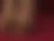 Calze lucide e giarrettiere stuzzicano, schiacciano: la padrona strofina il cazzo del tuo schiavo su tutte le sue cosce di nylon lucide, poi schiaccia il tuo cazzo sotto i suoi tacchi color carne, mungendo lo sperma in questo modo.