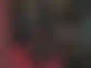 La padrona indossa un sexy vestito di vinile lucido e stivali alti. So solo che ti piacerebbe strofinare il tuo inutile cazzo da schiava su questo perfetto culo lucido.