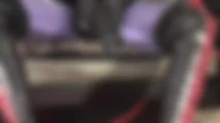 Con enormi cazzi neri inzuppati di saliva in gola, sdraiata sulla schiena con gli occhi spalancati e la lingua tesa, che implori di soddisfare ogni centimetro di questi enormi cazzi, bianchi o neri che siano.