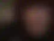 La padrona vivian accarezza delicatamente il tuo cazzo da schiavo con morbidi guanti in lycra, mentre ti stuzzica con la sua lingua bollente e le sue labbra rosse...